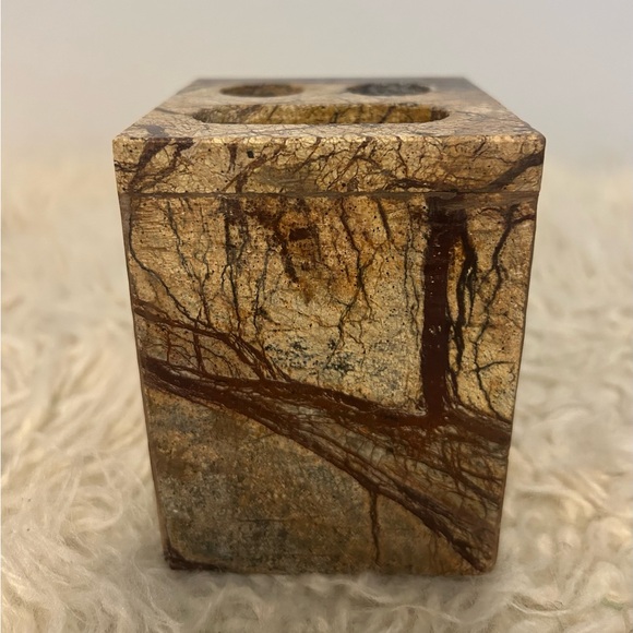 5PC Marble bathroom set. Soap dish, toothbrush holder, 2 accessory holders. - Picture 9 of 10